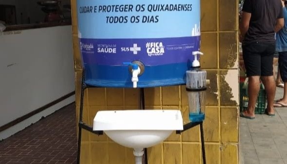 Após intervenção da Defensoria, Prefeitura de Quixadá instala pias para higienização das mãos