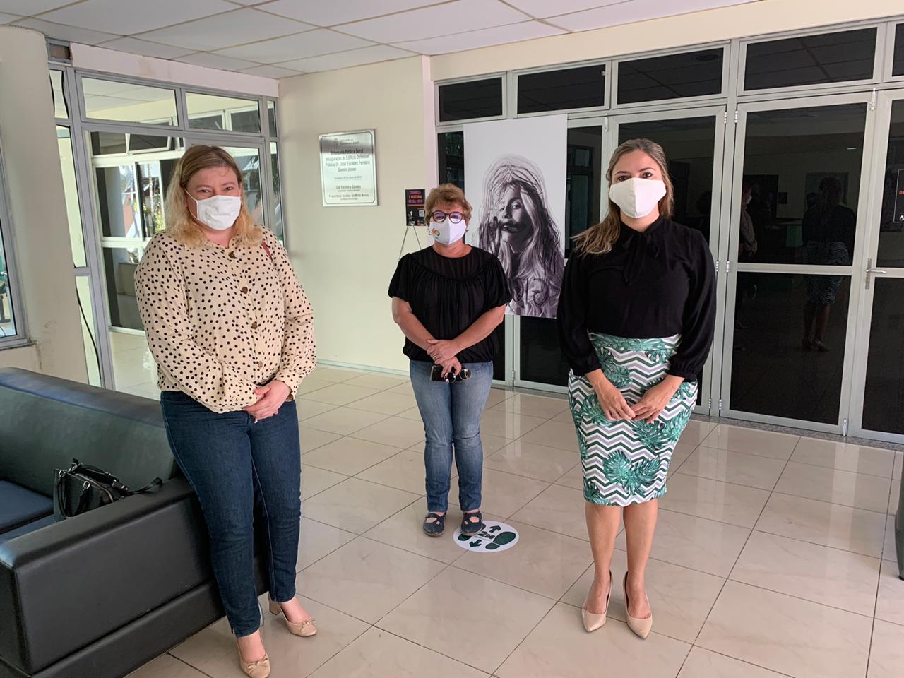 Médica infectologista visita instalações de núcleos e sede da Defensoria