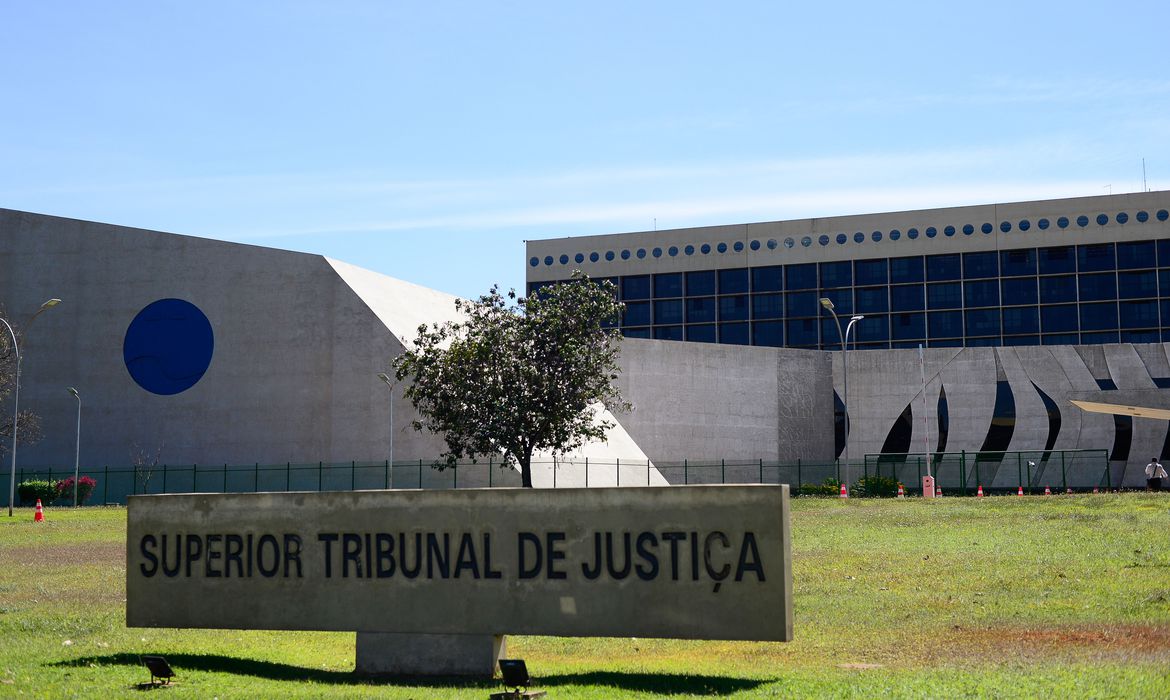 STJ decide ser ilegal converter, de ofício, prisão em flagrante em prisão preventiva