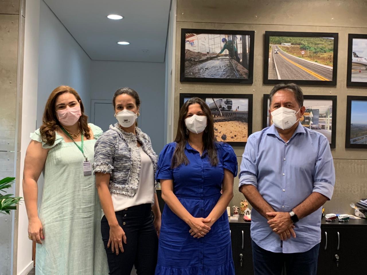 Defensora geral participa de reunião com superintendente de Obras Públicas do Estado