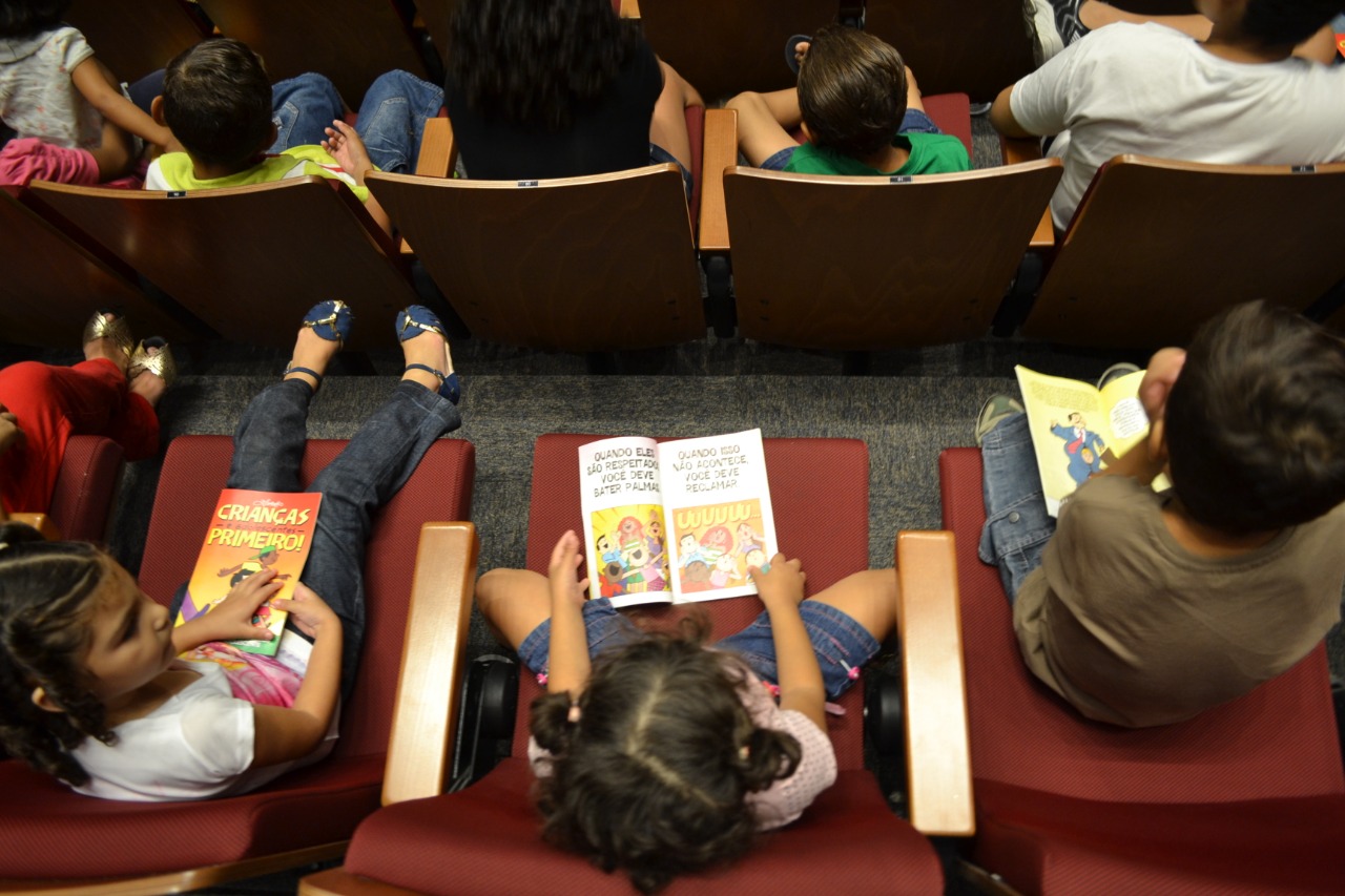 Projeto “Defensoria Amiga dos Abrigos’ leva crianças e adolescentes ao cinema no dia das crianças