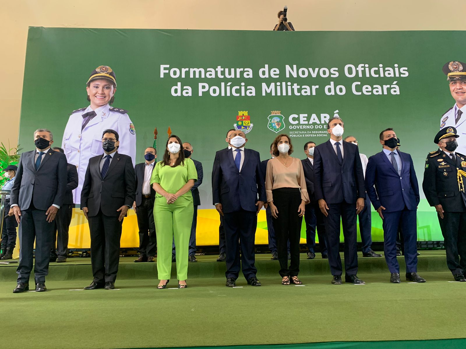 Defensora geral prestigia formatura da maior turma de oficiais da história da Polícia Militar cearense