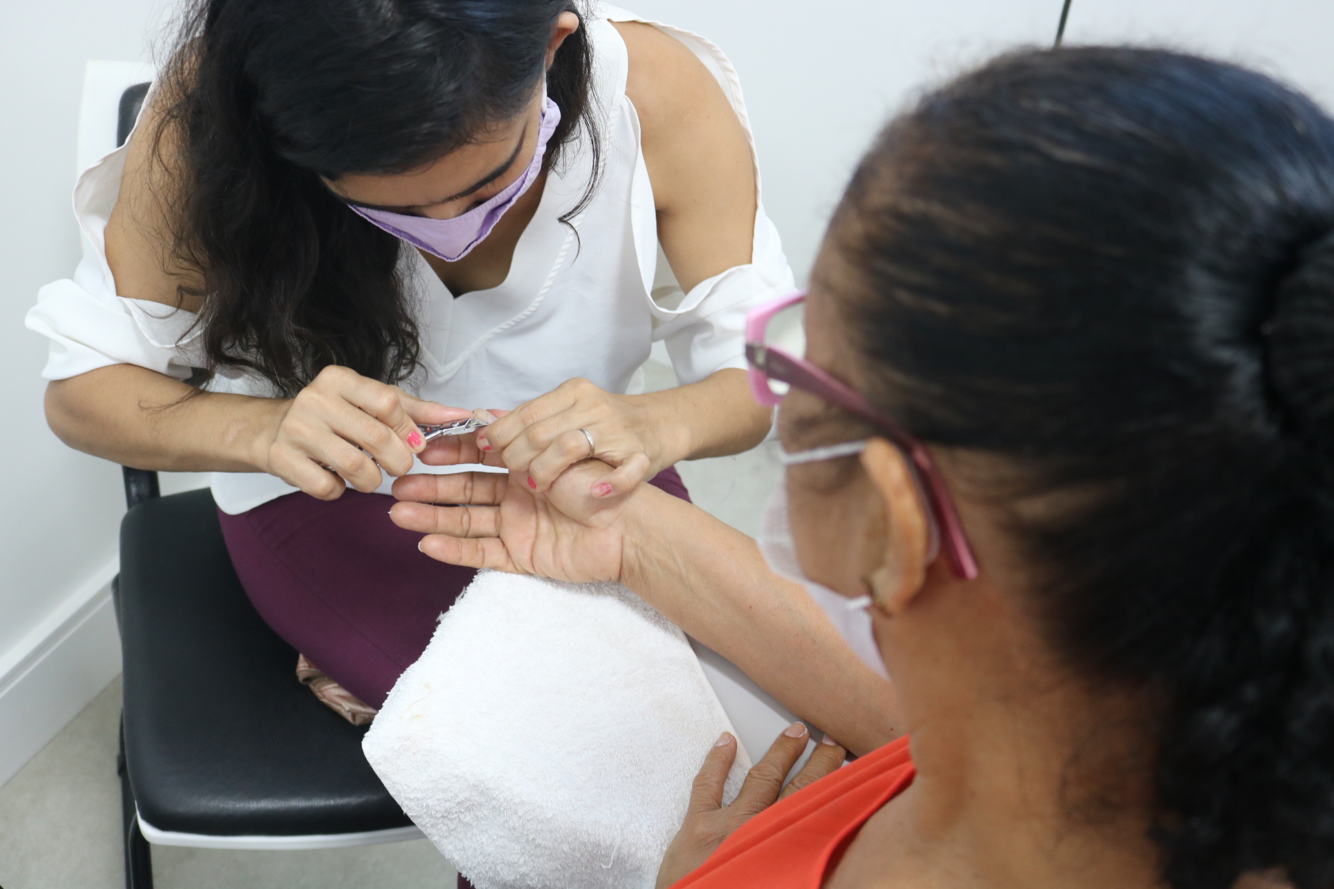 Projeto Elas em Ação promove manhã de serviços a mulheres do Mucuripe em mais um Natal de Paz