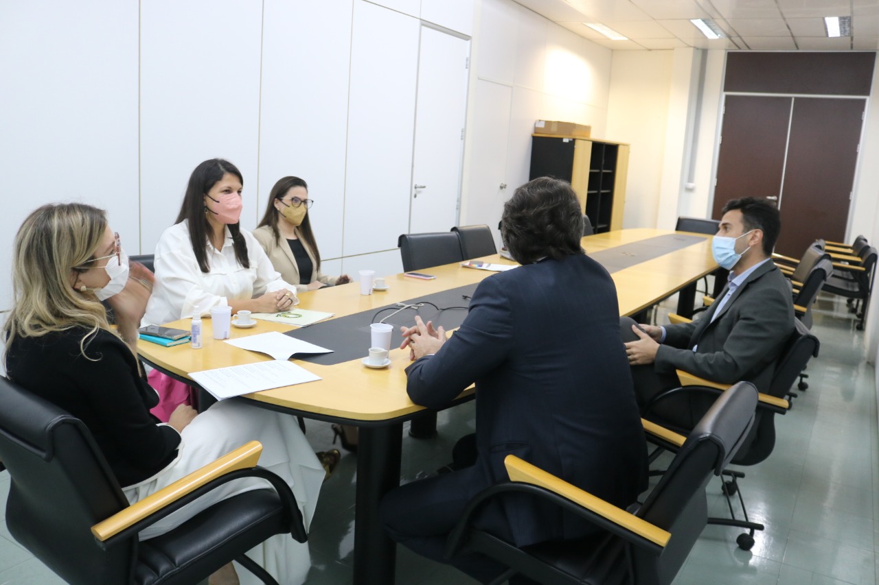 Defensoria Geral se reúne com a procuradora geral do Ceará, Camilly Cruz