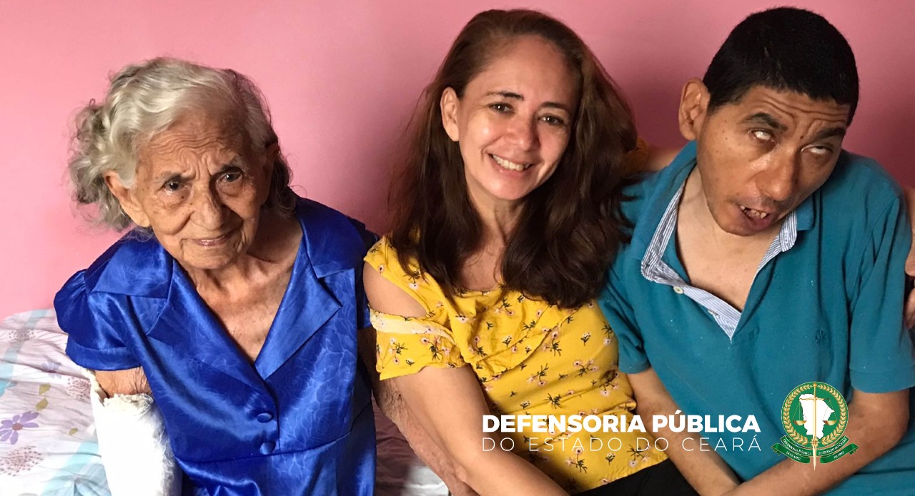 Mulher entra com ação na Defensoria para ter a curatela da mãe e do irmão simultaneamente