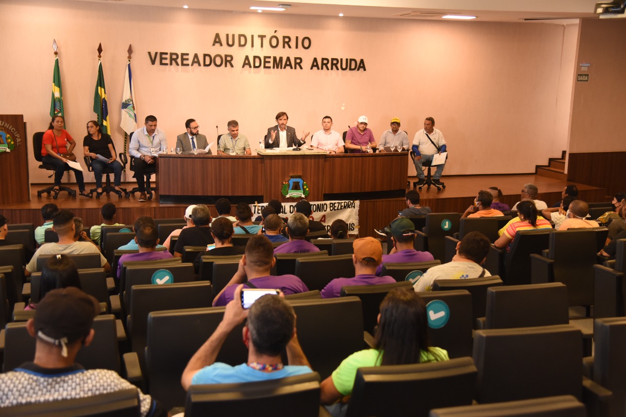 Defensoria participa de audiência pública que debateu regulamentação do comércio ambulante nos terminais de ônibus