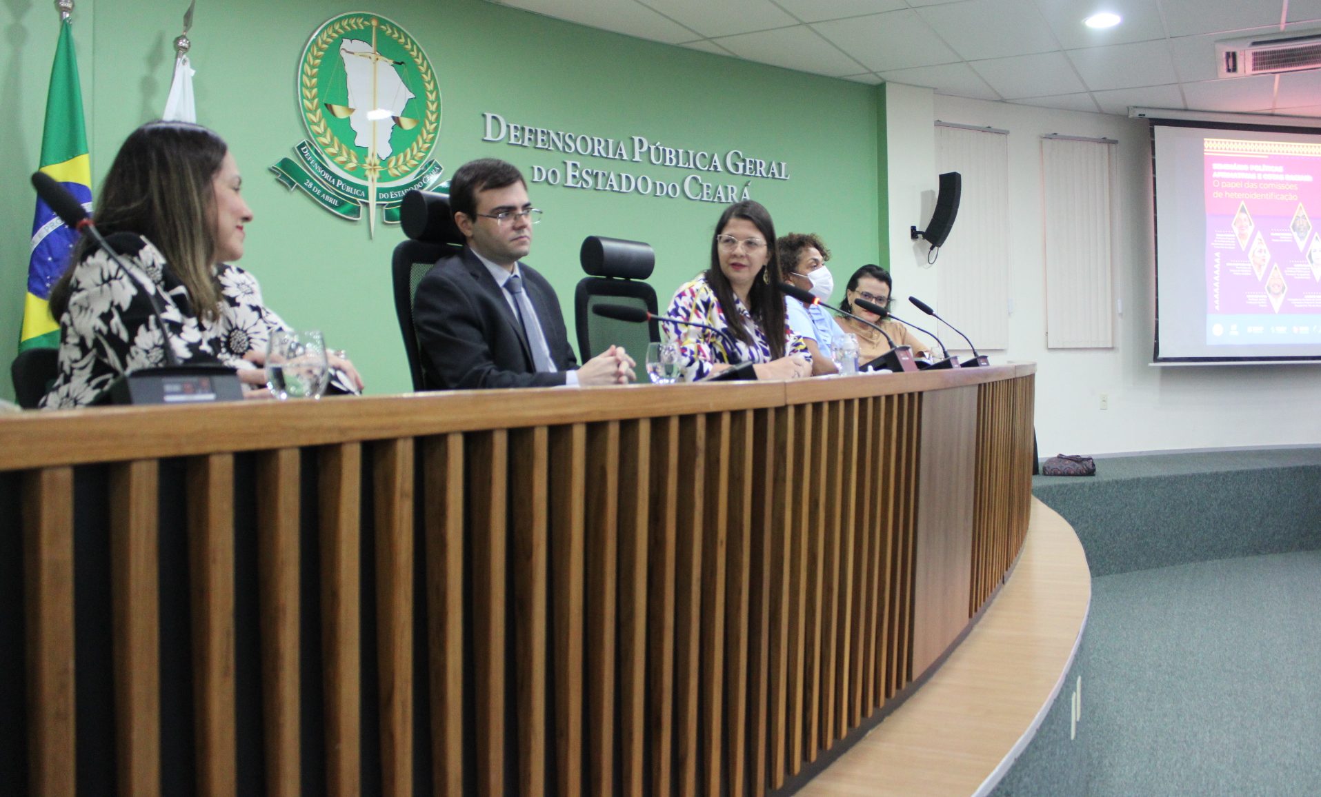 Defensora geral enaltece importância de políticas afirmativas em abertura de seminário temático