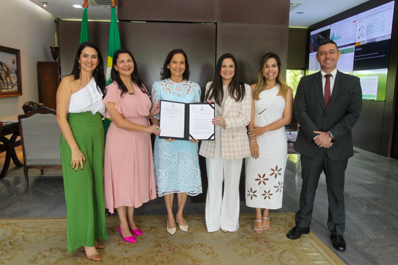 Sancionadas duas leis que ampliam a atuação da Defensoria: plantão aos feriados e reestruturação do interior