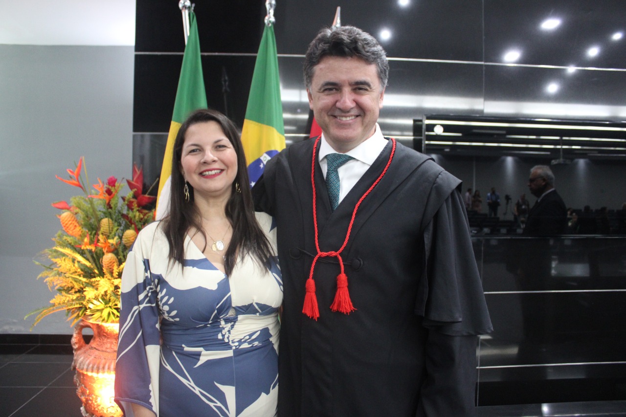 Defensora Geral recebe pela primeira vez o Prêmio Amiga do MPCE