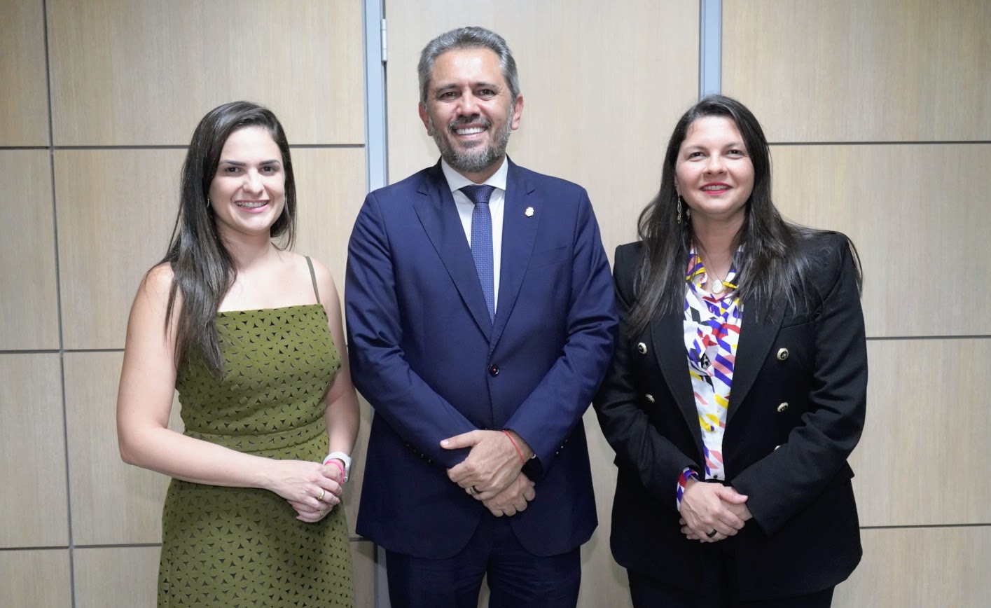 Defensora geral se reúne com governador Elmano de Freitas