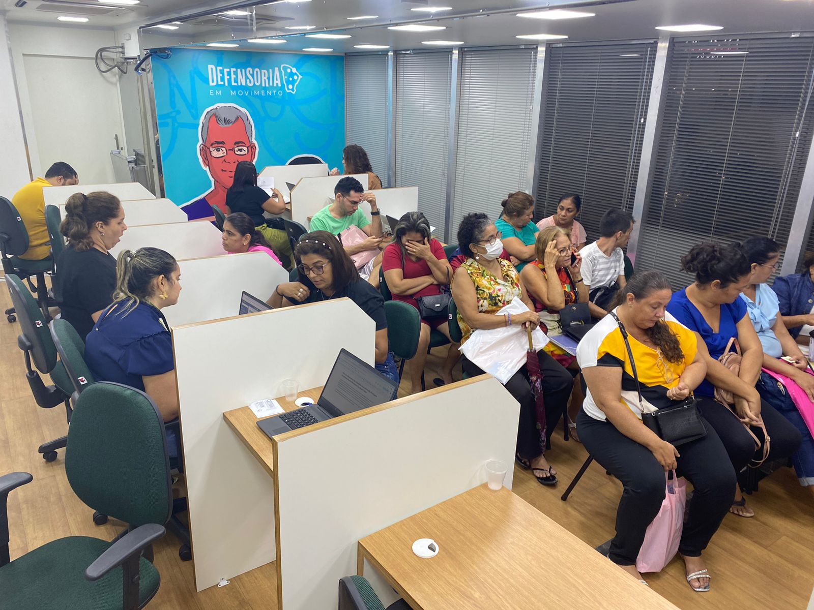 Cem pessoas são atendidas no primeiro dia de triagem da Defensoria em Movimento no Jóquei Clube