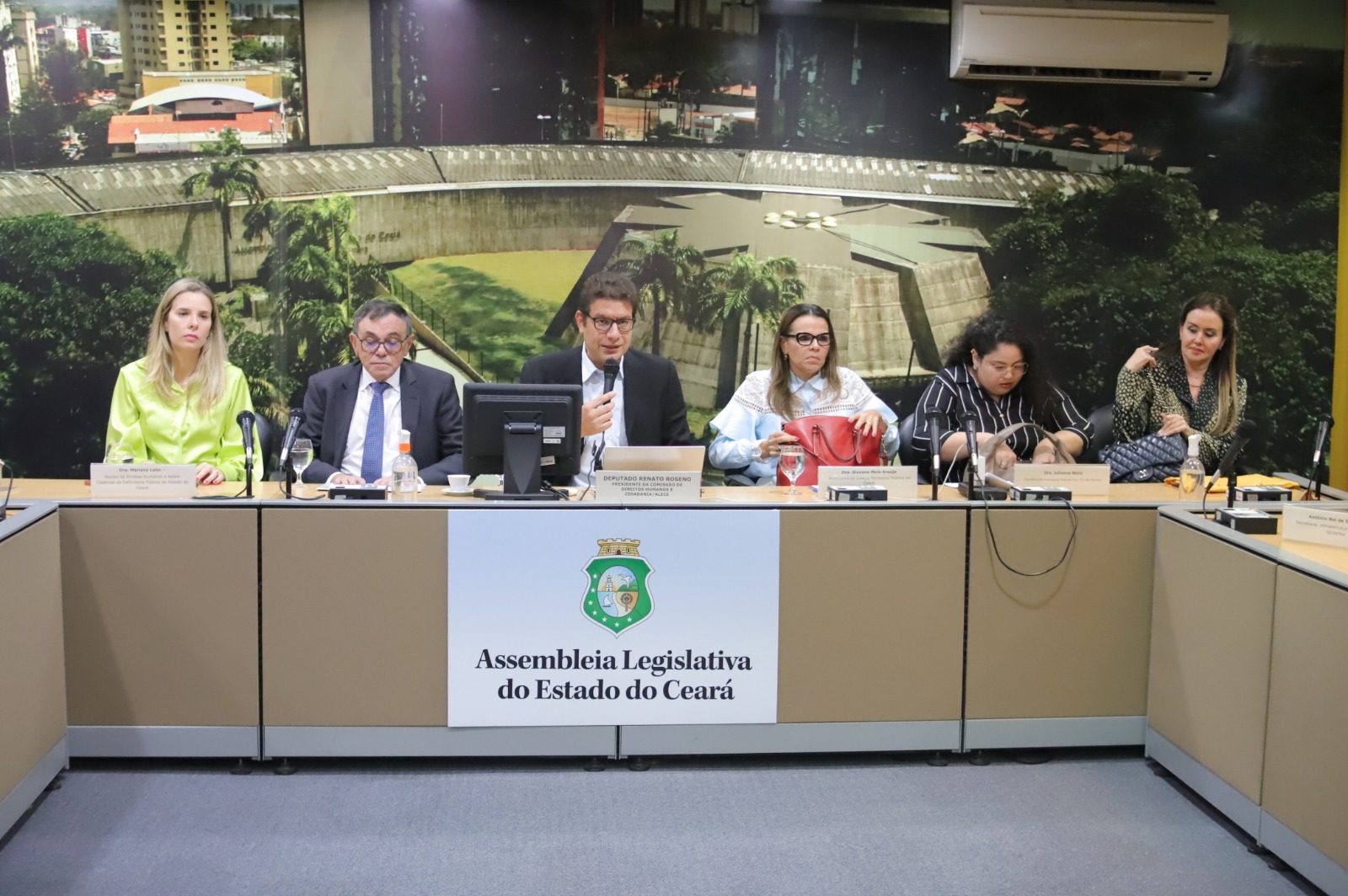 Defensoria debate soluções para moradia e reparação de comunidades atingidas pelo VLT em Fortaleza