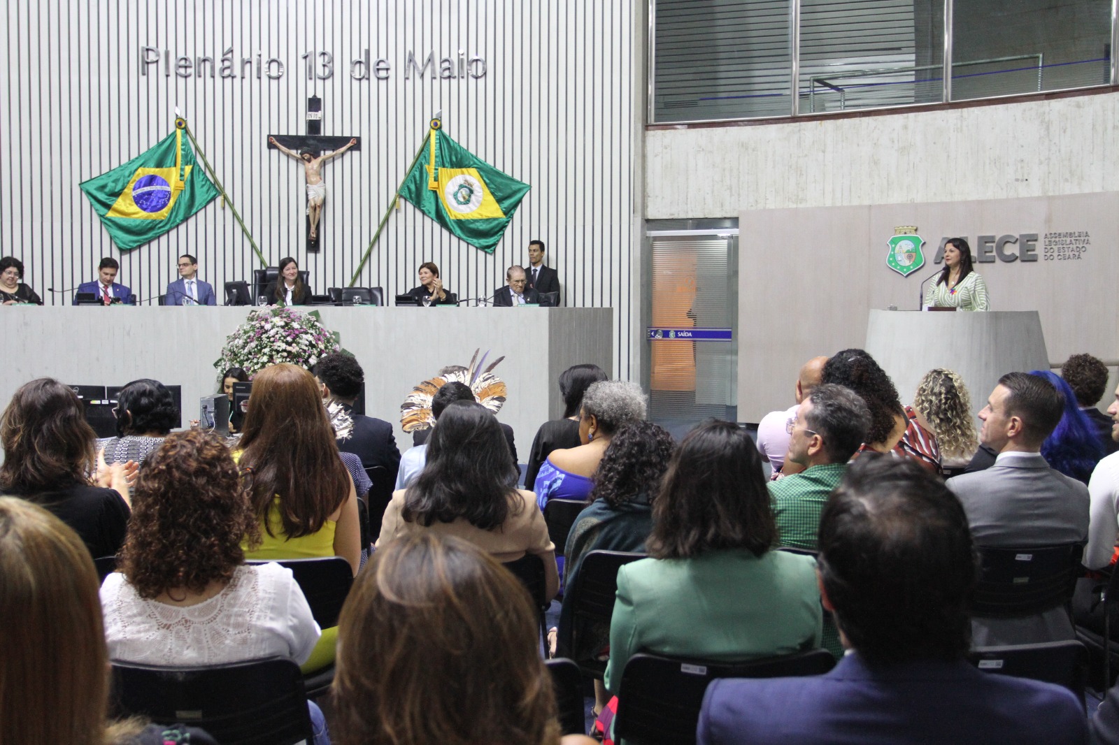 “É ao lado do povo que a gente se fortalece”, afirma defensora geral em sessão comemorativa dos 26 anos da DPCE