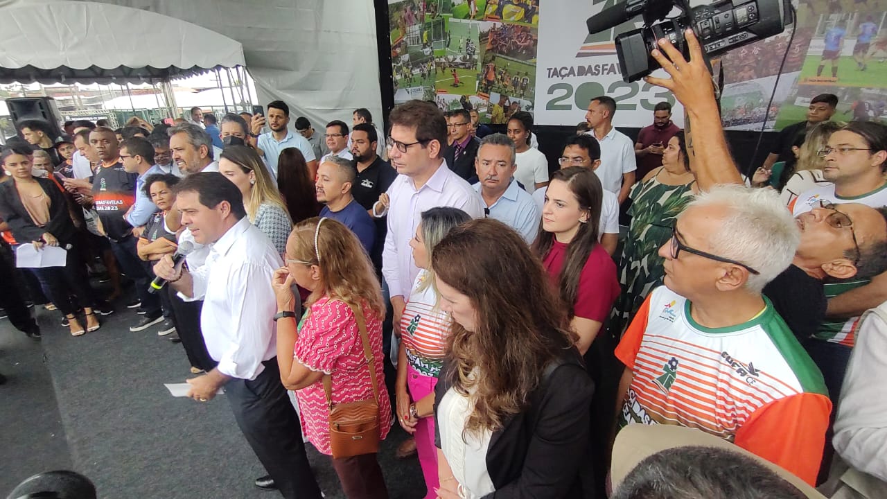 Serviços da Defensoria são oferecidos à comunidade em edição do projeto Acolher durante lançamento da Taça das Favelas