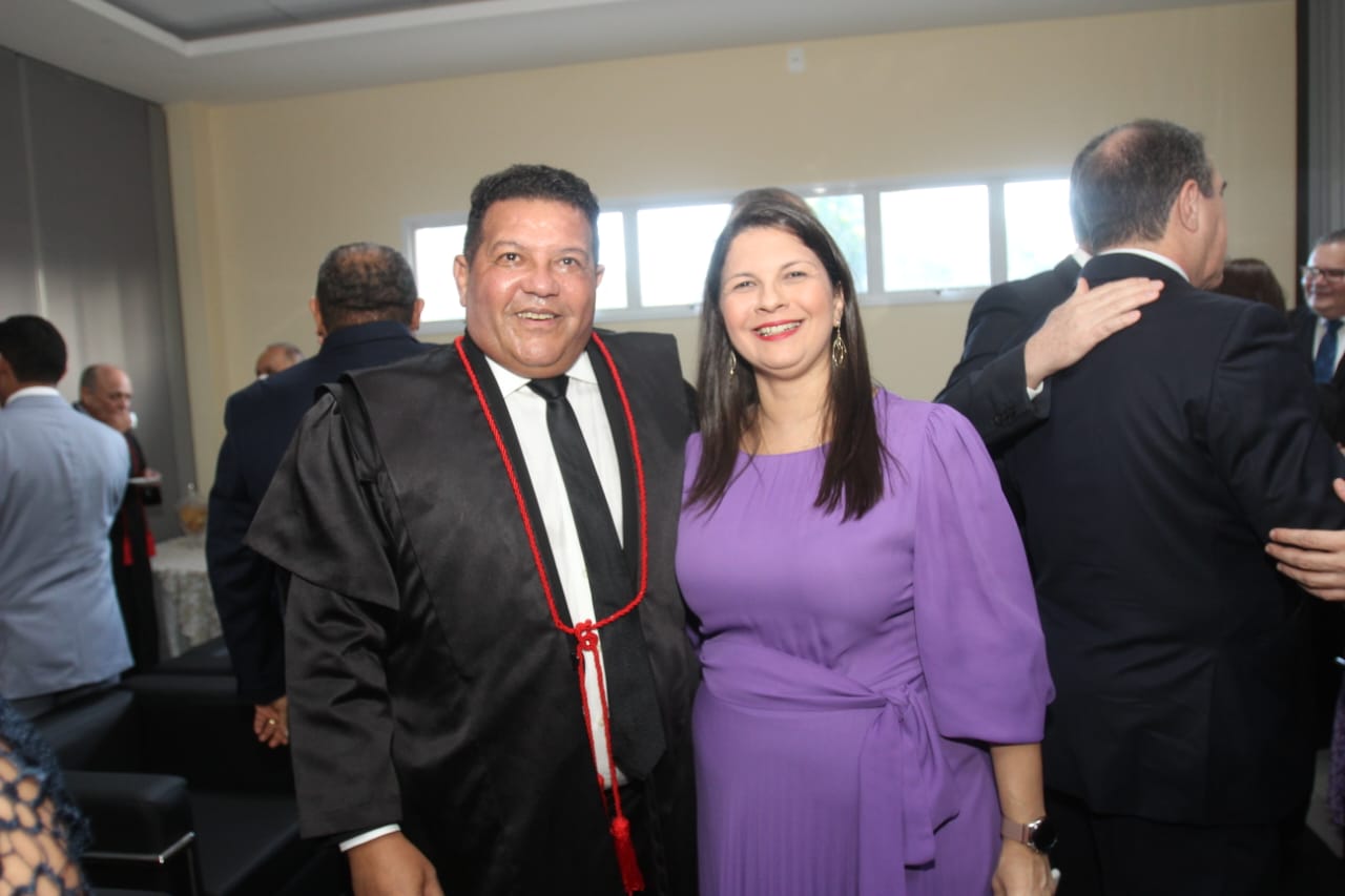 Defensora geral prestigia posse da nova gestão do TRE