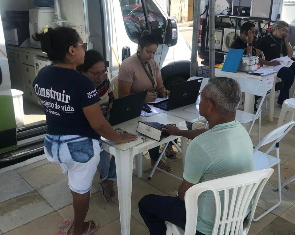 Moradores do bairro Vicente Pinzon recebem van da Defensoria para atendimento