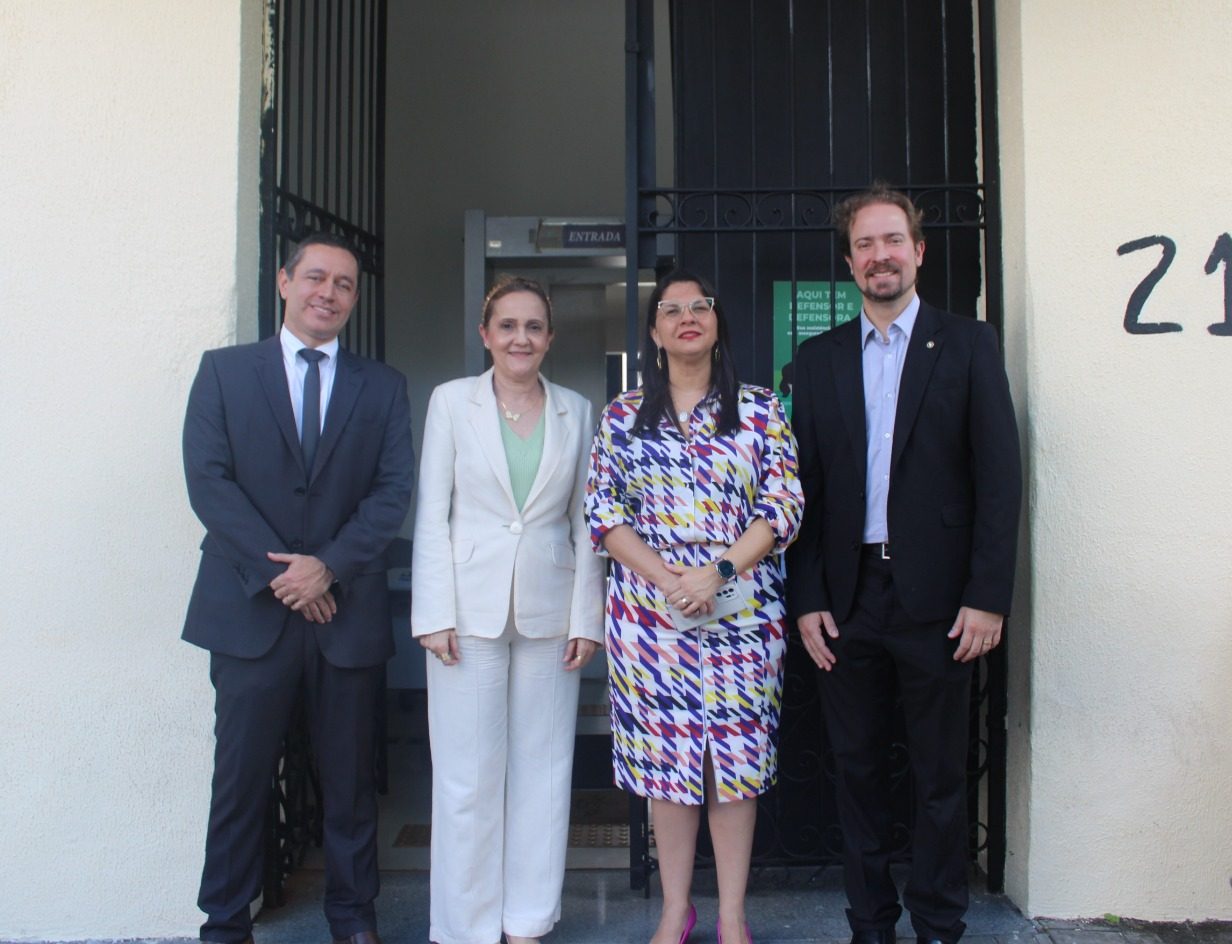 Defensora Geral visita Vara de Audiências de Custódia, na capital