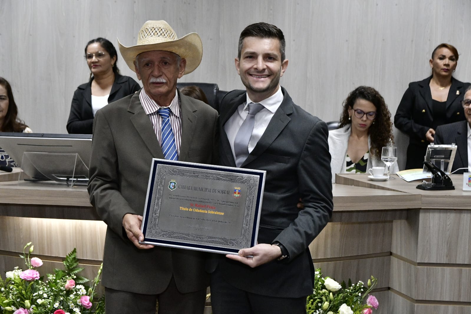 Defensor recebe título de cidadão sobralense