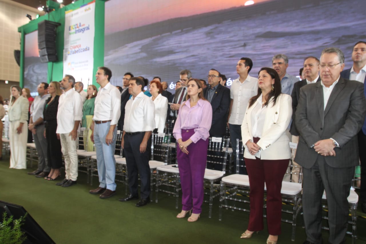 Estado adere a programas do MEC e autoriza construção de 22 escolas em Tempo Integral. DPCE participa de solenidade