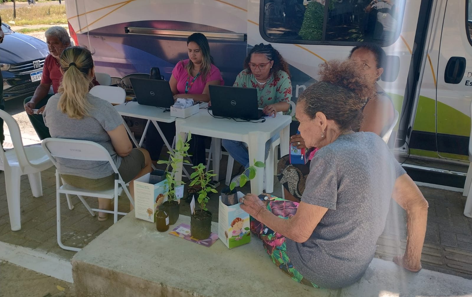 Moradores do bairro Conjunto Ceará recebem atendimento defensorial por meio do projeto Acolher