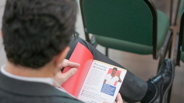 Cartilha E Eu Sou O Que: capacitações na capital e interior ampliam o debate da igualdade na instituição