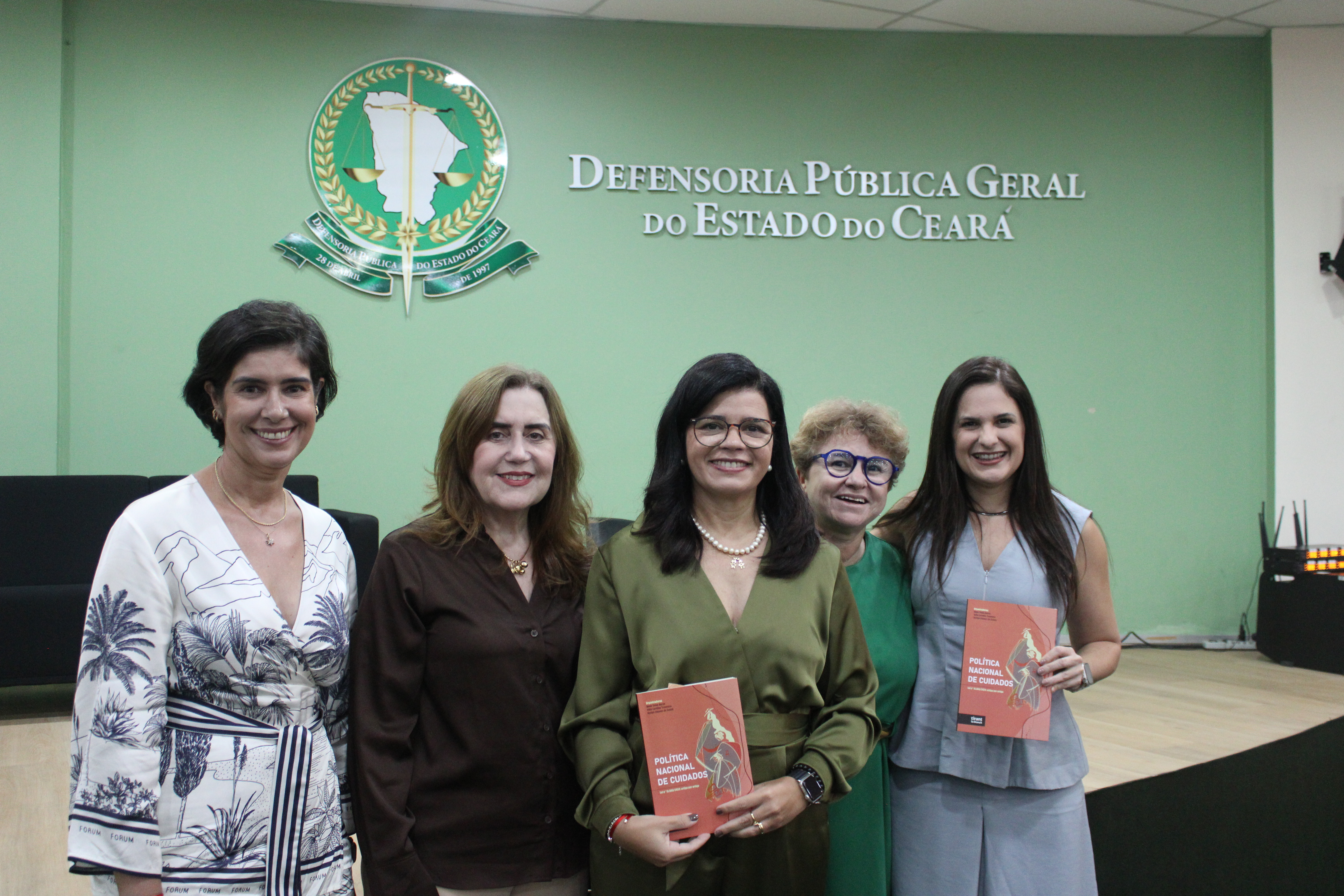 “É preciso remunerar o trabalho do cuidado”, destaca defensora pública da Bahia em painel promovido na Defensoria